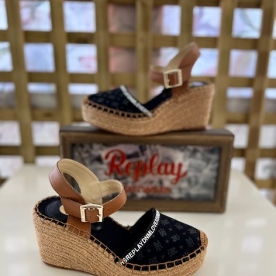 https://www.anajosapataria.com/product/sandalias-replay-susanprint