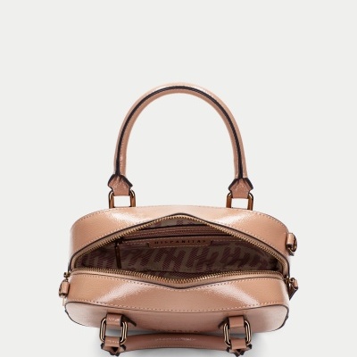 Mala de mão pequena rosa nude vista de cima com fecho aberto