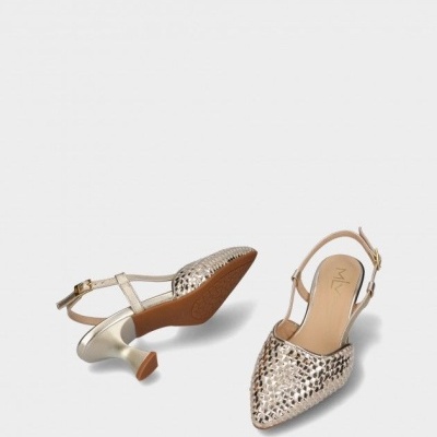 Sapatos de salto médio metálicos prateados com padrão trançado