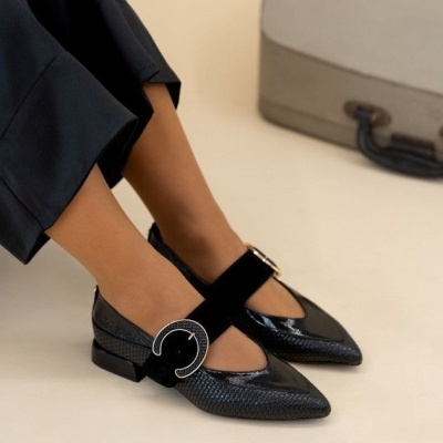 https://www.anajosapataria.com/product/sapato-mlv-lea-127-black