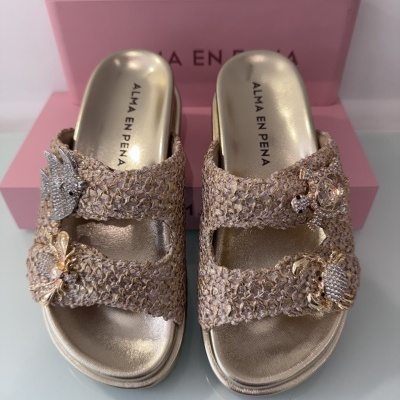 https://www.anajosapataria.com/product/chinelos-alma-en-pena-v267503-gold