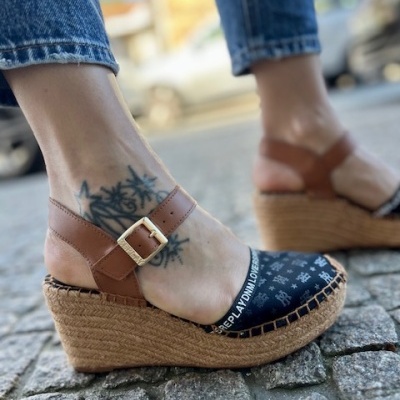 https://www.anajosapataria.com/product/sandalias-replay-susanprint