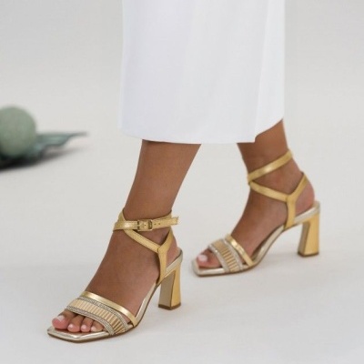 https://www.anajosapataria.com/product/sandalias-mlv-catarina-20-gold
