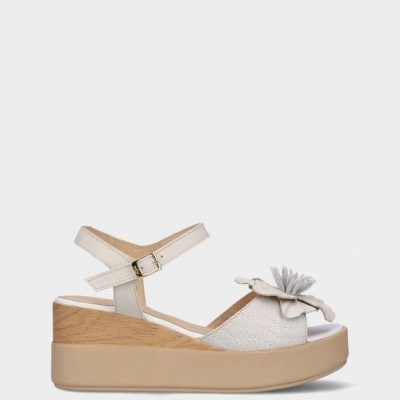 https://www.anajosapataria.com/product/sandalias-mlv-daisy-10-white