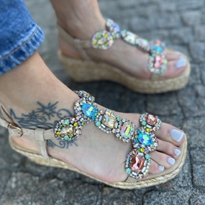 https://www.anajosapataria.com/product/sandalia-alma-en-pena-251450-taupe