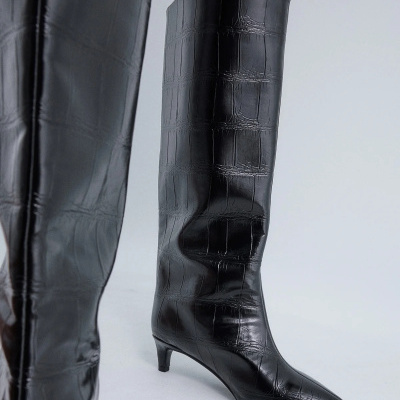 https://www.anajosapataria.com/product/bota-cano-alto-exe-w0955-r7978-black