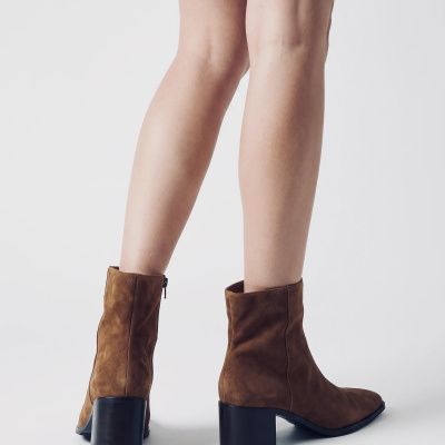 https://www.anajosapataria.com/product/botim-abf-97-zy24135-1-coffee-suede