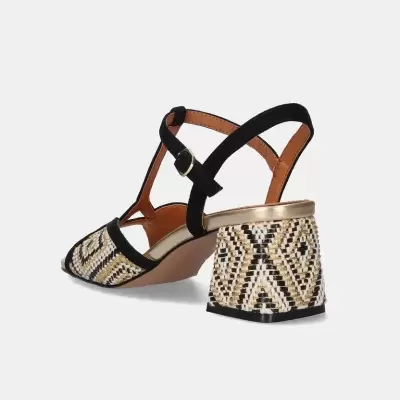 Sandália feminina com salto trançado e tiras pretas