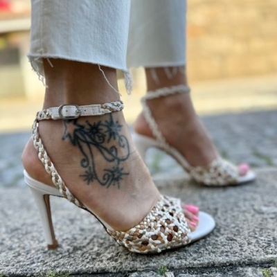 https://www.anajosapataria.com/product/sandalia-exe-rebeca-447