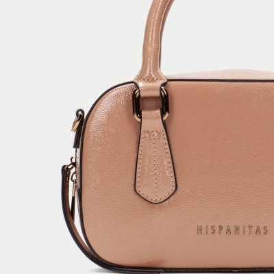 Mala de mão rosa com textura granulada e logo HISPANITAS