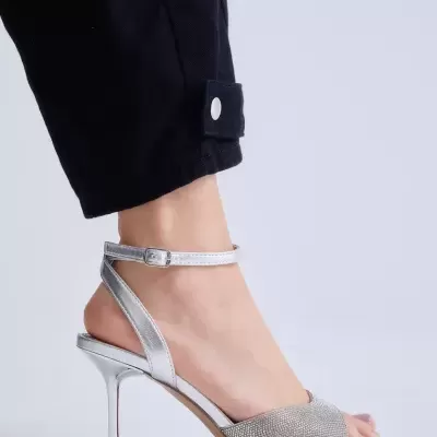 https://www.anajosapataria.com/product/sandalias-exe-ella-250-silver