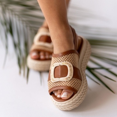 https://www.anajosapataria.com/product/sandalia-mlv-paola-03-camel