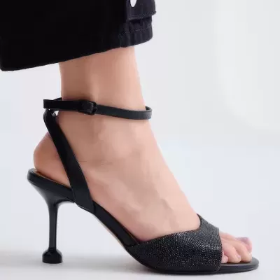 https://www.anajosapataria.com/product/sandalias-exe-ella-250-black