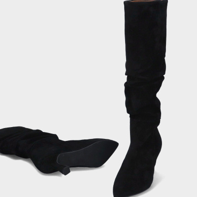 Botas altas pretas de camurça com salto médio
