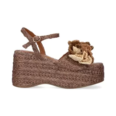 https://www.anajosapataria.com/product/sandalias-exe-0912