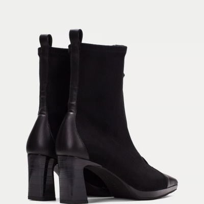 Botas pretas femininas com tacões grossos e altos em tecido e couro