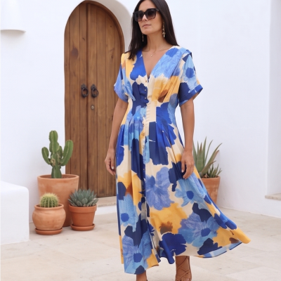 Vestido longo floral azul e amarelo com botões e decote em V