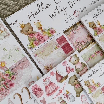 Papéis e autocolantes para scrapbooking com desenhos infantis de ursinhos e flores em tons rosa e verde