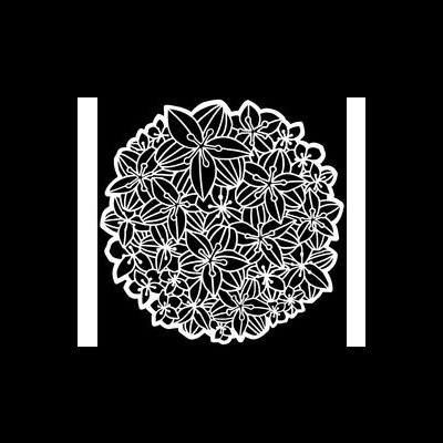 Mandala floral em preto e branco com flores estilizadas entrelaçadas