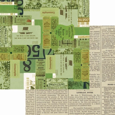 Tecido colorido com padrões de etiquetas e recortes de jornais