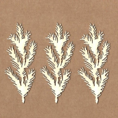 Três ornamentos em madeira em forma de ramos de pinheiro