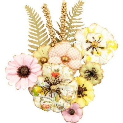 Arranjo de flores artificiais em tecido com folhagem dourada