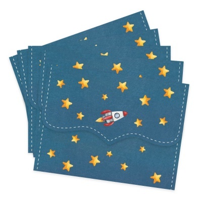 conjunto de toalhetes azuis com estrelas amarelas e foguetão colorido