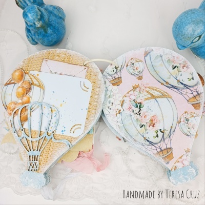 Cartões em forma de balão de ar quente com decoração floral e dourada