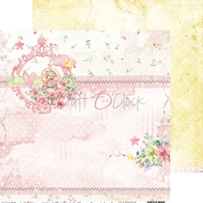 Papel decorativo para scrapbook com padrão floral e ursinho em tons rosa e amarelo