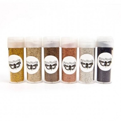 Seis frascos com glitter colorido e etiquetas com texto Finnabair e borboleta.