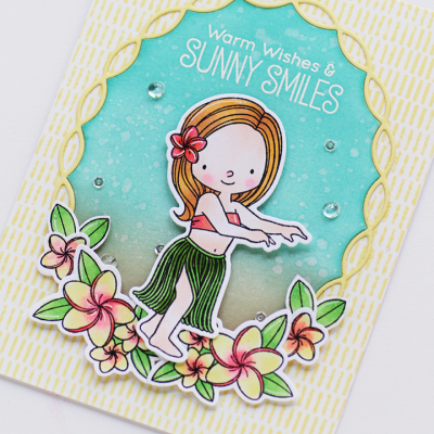 Cartão decorativo com menina, flores, texto e padrão amarelo