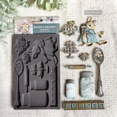 Forma de silicone preta para moldes de bolos e decoração culinária com elementos variados e embalagem