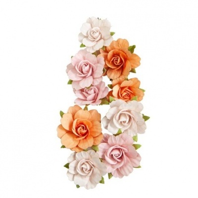 Conjunto de sete flores artificiais em tons pastéis sobre fundo branco