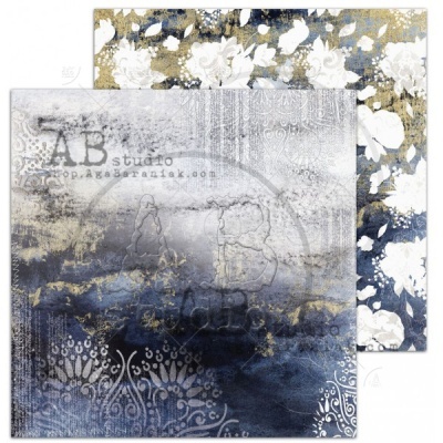 Folhas de papel decorativo com padrões florais em azul, dourado e branco