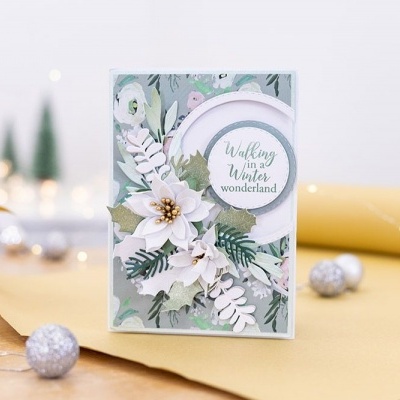 Cartão de Natal com design floral e texto 'Walking in a Winter wonderland'
