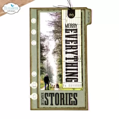 Etiqueta decorativa com imagem de floresta, texto Merry Everything e December Stories