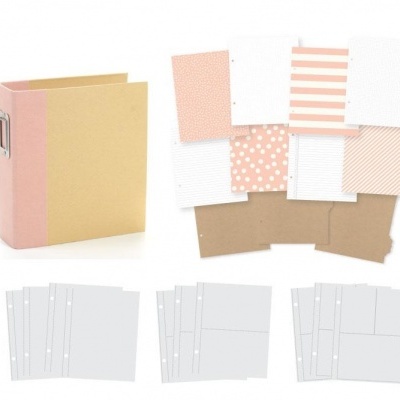 Álbum de scrapbook em tons rosa e bege com folhas decorativas e divisórias brancas