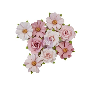 Flores decorativas em tons de rosa e branco com folhas verdes