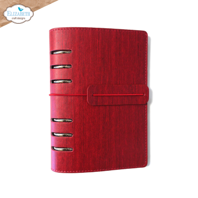 Caderno vermelho com fecho de botão largo e argolas metálicas numa superfície branca com etiqueta ELIZABETH craft designs.