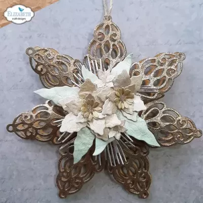 Ornamento estrela dourada com flores brancas e folhas verdes pendurado