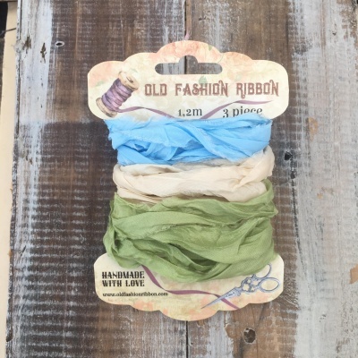 Fitas decorativas azul, bege e verde em embalagem Old Fashion Ribbon