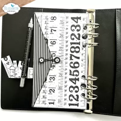 Pasta preta aberta com estojo e caneta pretos e brancos com números e medidas