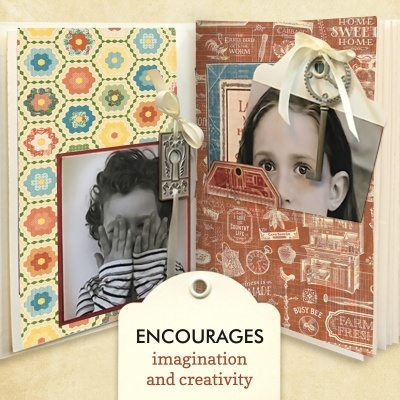 Dois cadernos decorados com fotos e etiqueta com texto