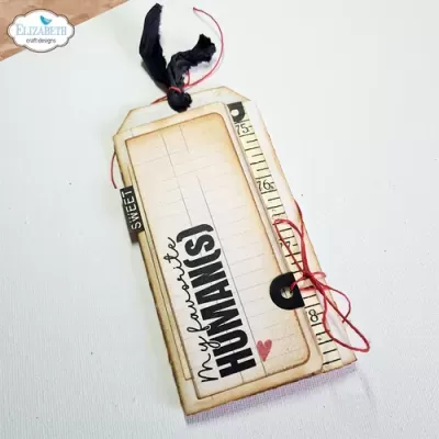 Etiqueta de papel vintage com frase e fitas pretas e vermelhas sobre fundo branco