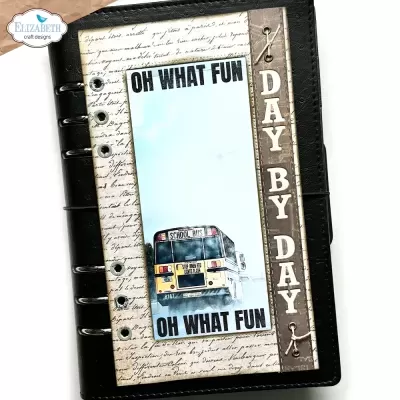 Agenda ou caderno decorado com vidro e imagem de autocarro escolar e textos OH WHAT FUN e DAY BY DAY