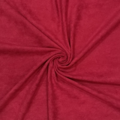 Tecido vermelho suave com padrão enrugado em forma de redemoinho