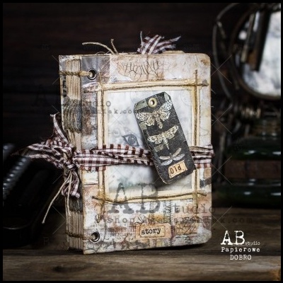 Caderno artesanal envelhecido com fita xadrez e etiqueta preta decorativa