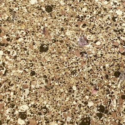 Superfície de granito castanho salpicado