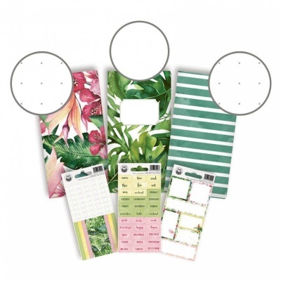 Cadernos com capas de folhas tropicais e riscas verdes com autocolantes decorativos.