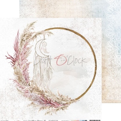 Folha decorativa com círculo dourado, penas e folhas rosa e bege, padrão renda branca